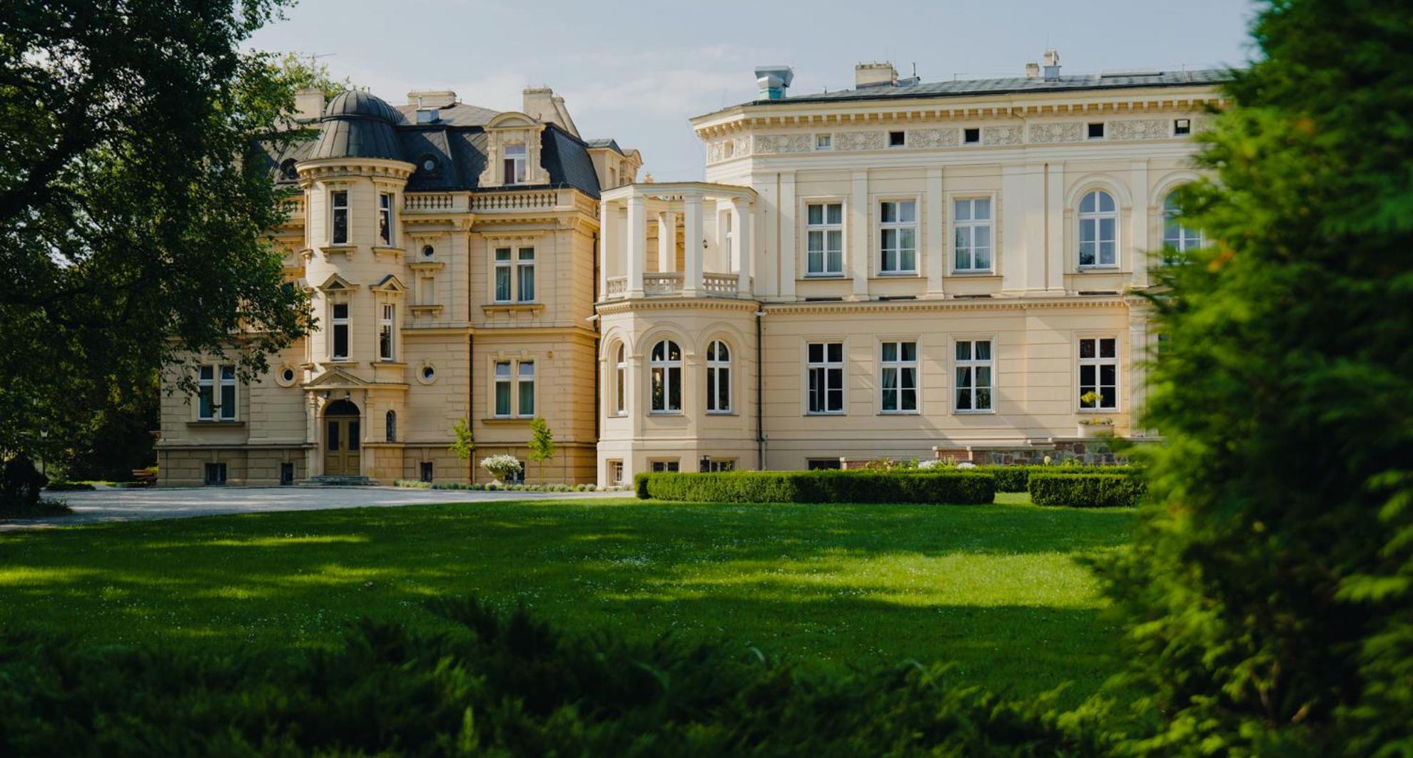 Zespol Palacowo-Parkowy W Ostromecku Ostromecko Exterior photo